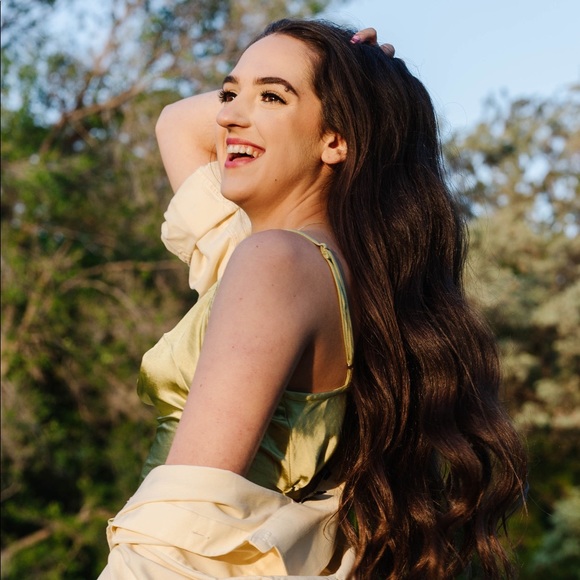 Meet your Posher, Kalli - Picture 4 of 6